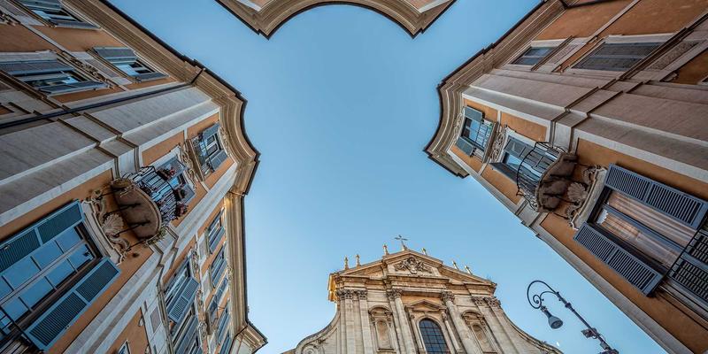 国际化企业域名注册全攻略：多语言、多地区策略与法律合规性解析