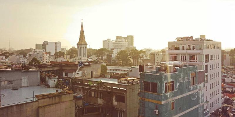 域名投资入门指南：从域名注册到云服务器托管的完整价值评估体系