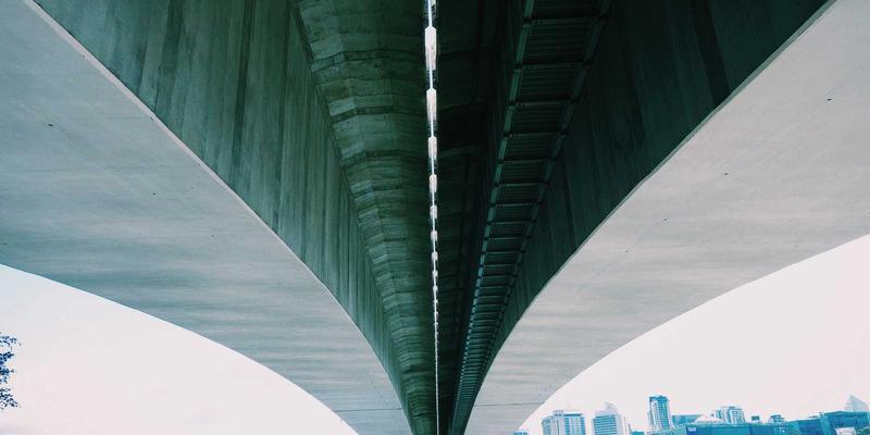 域名注册93：解析、云服务器与虚拟主机的协同部署指南