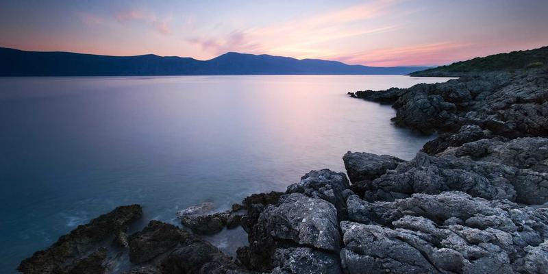 域名注册与品牌保护：如何通过多后缀注册构建防御性域名矩阵