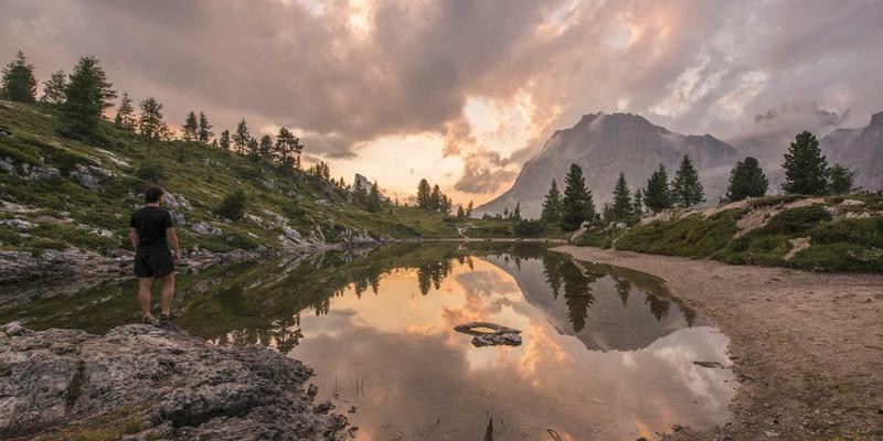 域名注册后必做的SEO基础配置：云服务器与DNS服务中的301重定向与规范域名设置指南