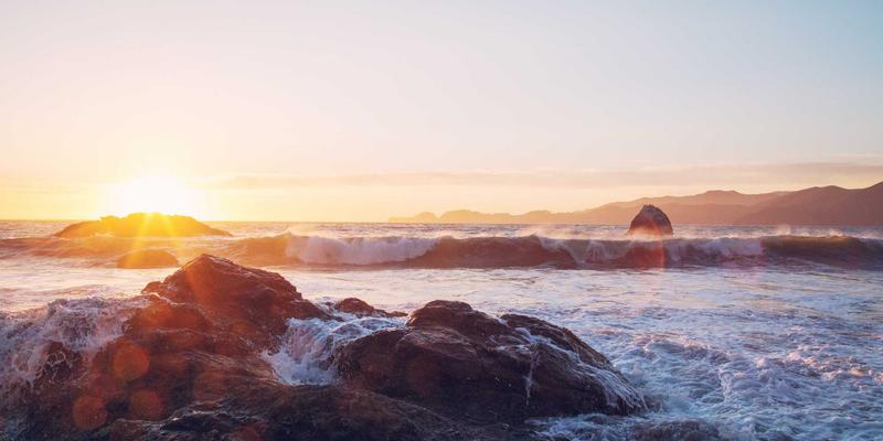 域名解析、虚拟主机与云服务器：构建全球统一品牌域名矩阵的实战指南