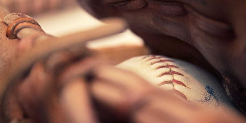 过期域名抢注技巧与投资价值评估：从域名解析到网站托管的实战指南